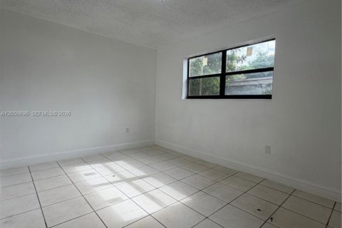 Villa ou maison à louer à North Miami, Floride: 2 chambres, 182.09 m2 № 2269965 - photo 7
