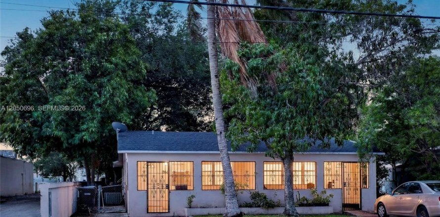 Villa ou maison à North Miami, Floride 2 chambres, 182.09 m2 № 2269965