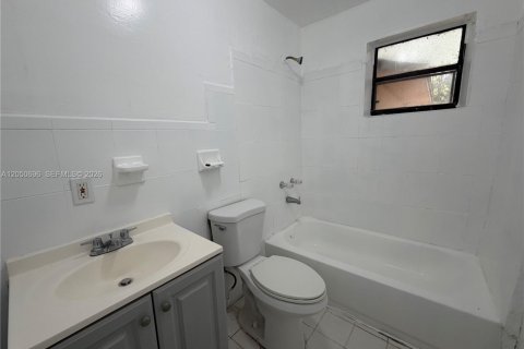Villa ou maison à louer à North Miami, Floride: 2 chambres, 182.09 m2 № 2269965 - photo 10