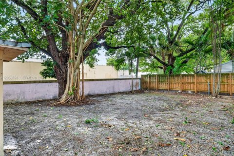 Villa ou maison à louer à North Miami, Floride: 2 chambres, 182.09 m2 № 2269965 - photo 13