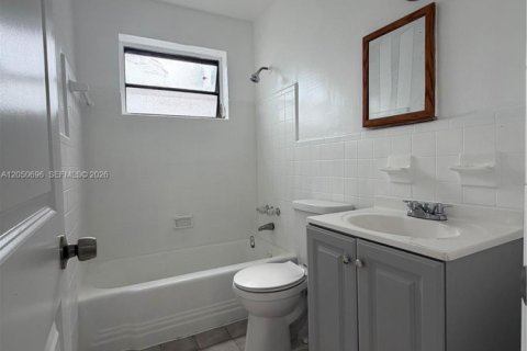 Villa ou maison à louer à North Miami, Floride: 2 chambres, 182.09 m2 № 2269965 - photo 6