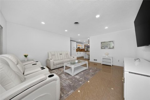Casa en venta en Orlando, Florida, 3 dormitorios, 166.48 m2 № 2408743 - foto 4
