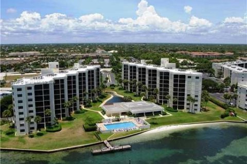 Купить кондоминиум в Теквеста, Флорида 2 спальни, 152.27м2, № 1970155 - фото 1