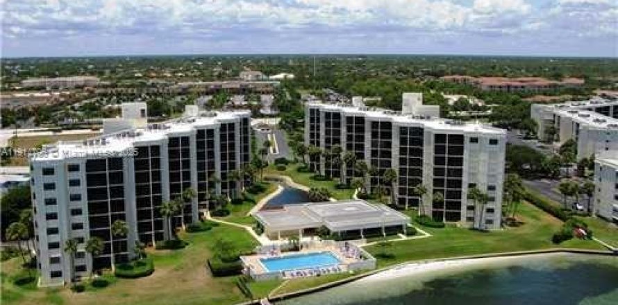 Кондоминиум с 2 спальнями в Теквеста, Флорида № 1970155