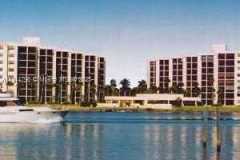 Купить кондоминиум в Теквеста, Флорида 2 спальни, 152.27м2, № 1970155 - фото 2