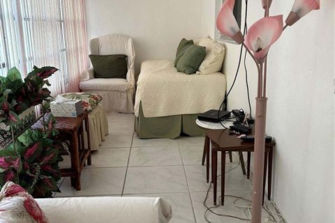 Condo in Lauderdale Lakes, Florida, 1 bedroom № 2184259 - photo 9