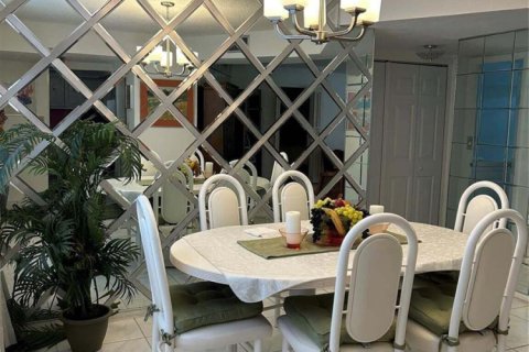 Condo in Lauderdale Lakes, Florida, 1 bedroom № 2184259 - photo 3