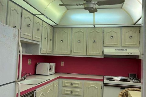 Condo in Lauderdale Lakes, Florida, 1 bedroom № 2184259 - photo 2