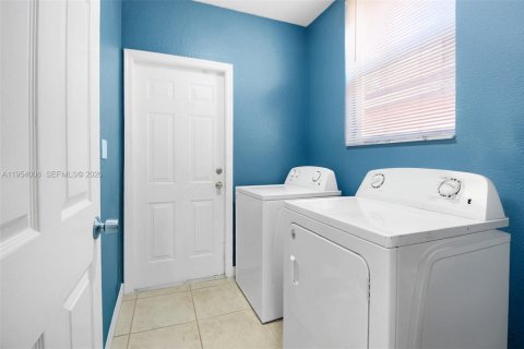 House in Homestead, Florida 4 bedrooms, 258.83 sq.m. № 2009080 - photo 29