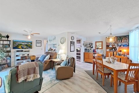 Condo in Oldsmar, Florida, 2 bedrooms  № 2379578 - photo 3