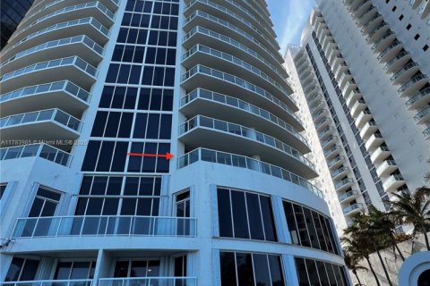 Condo in Sunny Isles Beach, Florida, 3 bedrooms  № 1741444 - photo 1
