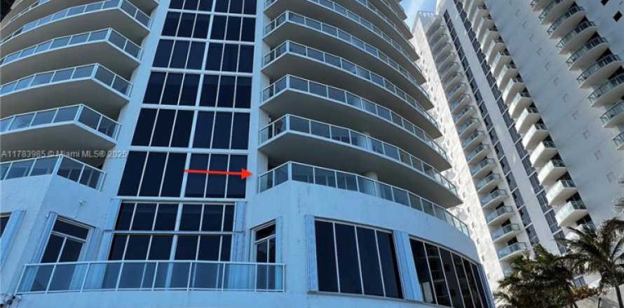 Condo in Sunny Isles Beach, Florida, 3 bedrooms № 1741444