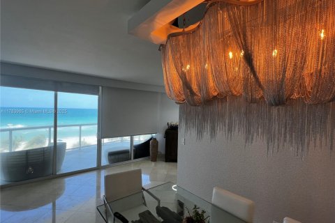 Condo in Sunny Isles Beach, Florida, 3 bedrooms  № 1741444 - photo 12