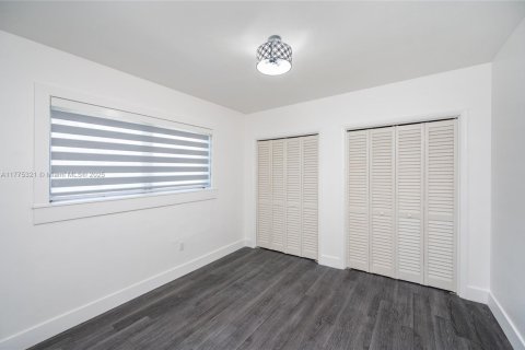 Commercial property in Coral Gables, Florida 202.81 sq.m. № 1957890 - photo 24