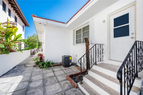 Commercial property in Coral Gables, Florida 202.81 sq.m. № 1957890 - photo 6