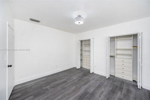 Commercial property in Coral Gables, Florida 202.81 sq.m. № 1957890 - photo 19