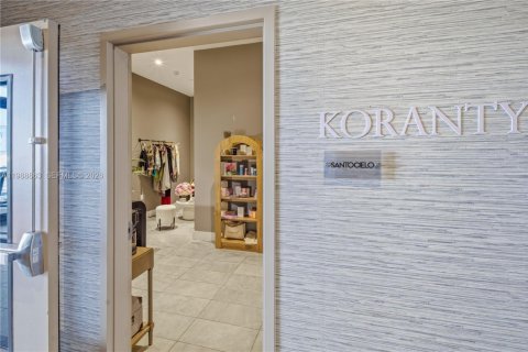 Купить коммерческую недвижимость в Майами, Флорида № 2051082 - фото 17