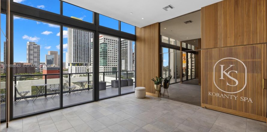 Коммерческая недвижимость в Майами, Флорида № 2051082