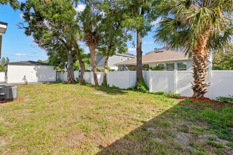 Villa ou maison à vendre à Tampa, Floride: 2 chambres, 103.68 m2 № 2324925 - photo 28