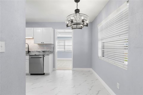 Villa ou maison à vendre à Tampa, Floride: 2 chambres, 103.68 m2 № 2324925 - photo 5