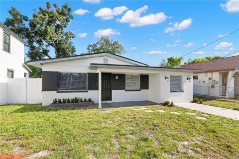 House in Tampa, Florida 2 bedrooms, 103.68 sq.m. № 2324925