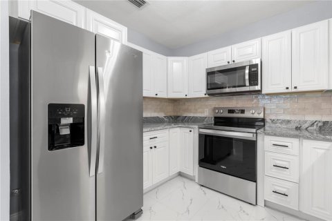 Villa ou maison à vendre à Tampa, Floride: 2 chambres, 103.68 m2 № 2324925 - photo 7