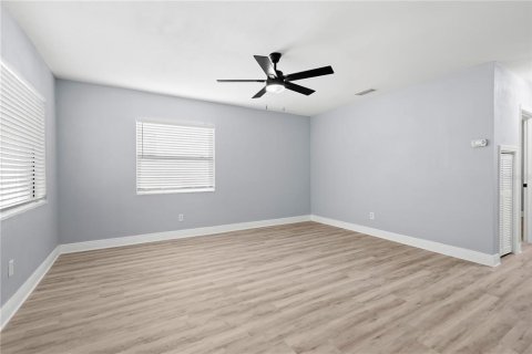 Villa ou maison à vendre à Tampa, Floride: 2 chambres, 103.68 m2 № 2324925 - photo 2
