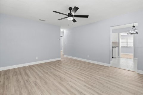 Villa ou maison à vendre à Tampa, Floride: 2 chambres, 103.68 m2 № 2324925 - photo 18