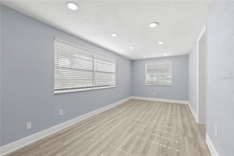 Villa ou maison à vendre à Tampa, Floride: 2 chambres, 103.68 m2 № 2324925 - photo 23