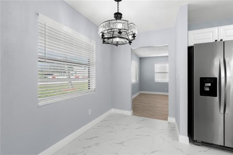 Villa ou maison à vendre à Tampa, Floride: 2 chambres, 103.68 m2 № 2324925 - photo 6