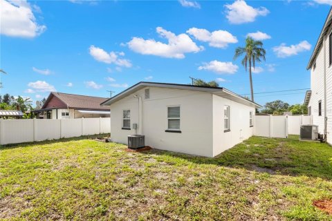 Villa ou maison à vendre à Tampa, Floride: 2 chambres, 103.68 m2 № 2324925 - photo 27