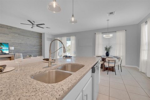 House in Palmetto, Florida 4 bedrooms, 186.18 sq.m. № 2308844 - photo 17