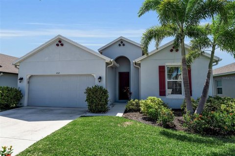 House in Palmetto, Florida 4 bedrooms, 186.18 sq.m. № 2308844 - photo 2