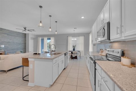 House in Palmetto, Florida 4 bedrooms, 186.18 sq.m. № 2308844 - photo 16