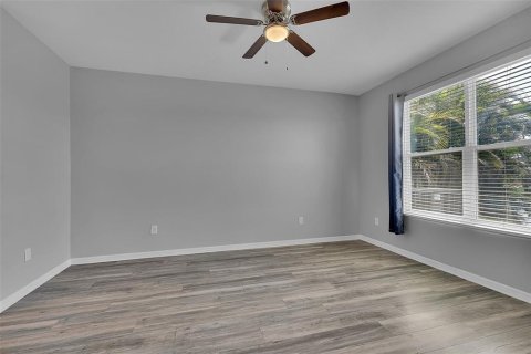 House in Palmetto, Florida 4 bedrooms, 186.18 sq.m. № 2308844 - photo 21