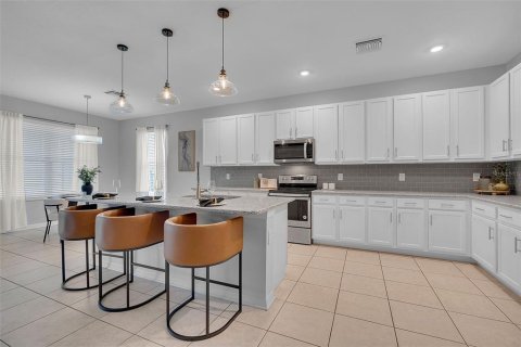 House in Palmetto, Florida 4 bedrooms, 186.18 sq.m. № 2308844 - photo 11