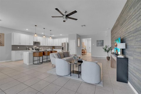 House in Palmetto, Florida 4 bedrooms, 186.18 sq.m. № 2308844 - photo 8