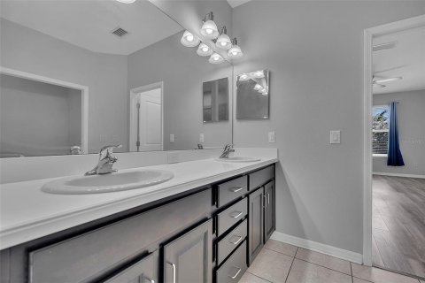 House in Palmetto, Florida 4 bedrooms, 186.18 sq.m. № 2308844 - photo 28