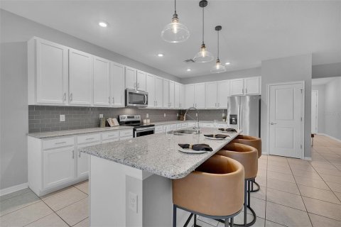 House in Palmetto, Florida 4 bedrooms, 186.18 sq.m. № 2308844 - photo 12