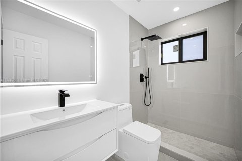 Casa en venta en Miami, Florida, 4 dormitorios, 188.96 m2 № 1936362 - foto 21