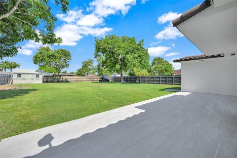 Villa ou maison à vendre à Miami, Floride: 4 chambres, 188.96 m2 № 1936362 - photo 26