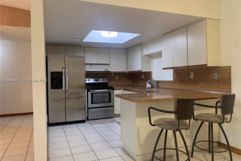 Casa en alquiler en Miami, Florida, 2 dormitorios, 92.9 m2 № 1997863 - foto 6