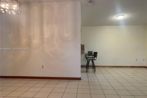 Casa en alquiler en Miami, Florida, 2 dormitorios, 92.9 m2 № 1997863 - foto 2