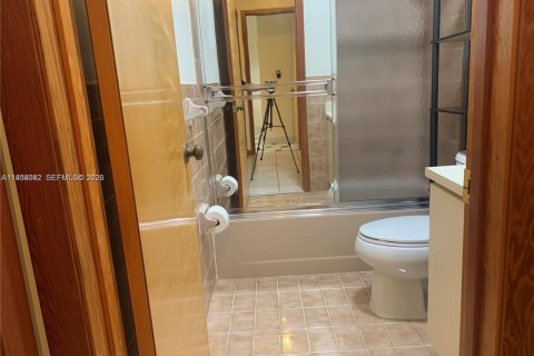 Casa en alquiler en Miami, Florida, 2 dormitorios, 92.9 m2 № 1997863 - foto 9