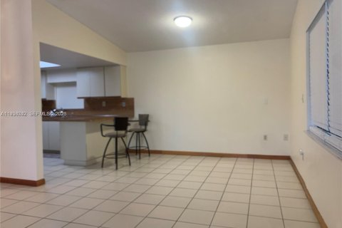 Casa en alquiler en Miami, Florida, 2 dormitorios, 92.9 m2 № 1997863 - foto 5