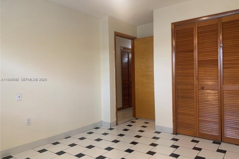 Casa en alquiler en Miami, Florida, 2 dormitorios, 92.9 m2 № 1997863 - foto 10