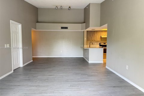 Condo in Coconut Creek, Florida, 2 bedrooms  № 2056886 - photo 4