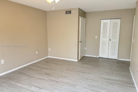 Condo in Coconut Creek, Florida, 2 bedrooms  № 2056886 - photo 14