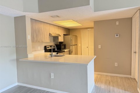 Condo in Coconut Creek, Florida, 2 bedrooms  № 2056886 - photo 6