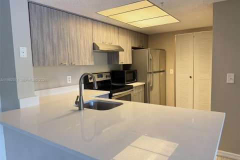 Condo in Coconut Creek, Florida, 2 bedrooms  № 2056886 - photo 7